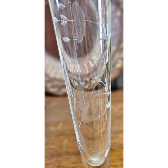 Vintage Etched Glass Bud Vase With Floral Design & Flared Rim - Elegant Home Déc - Picture 4 of 5